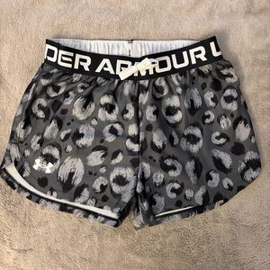 Under Armour Girls Gray Leopard Print Athletic Shorts Size Youth Medium